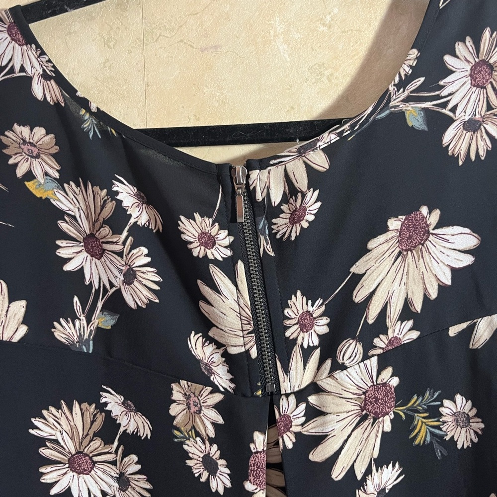 Maurice’s Floral Black Women's Blouse - Picture 4 of 4